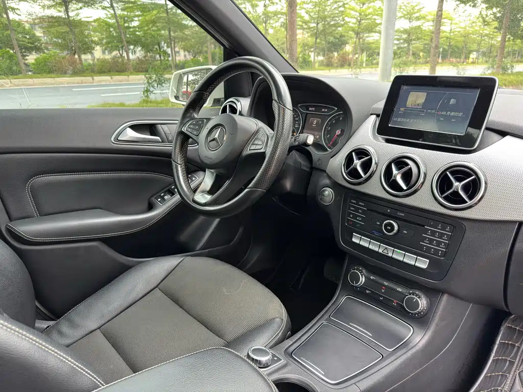 Mercedes-Benz B-Class 2016 — фото 11