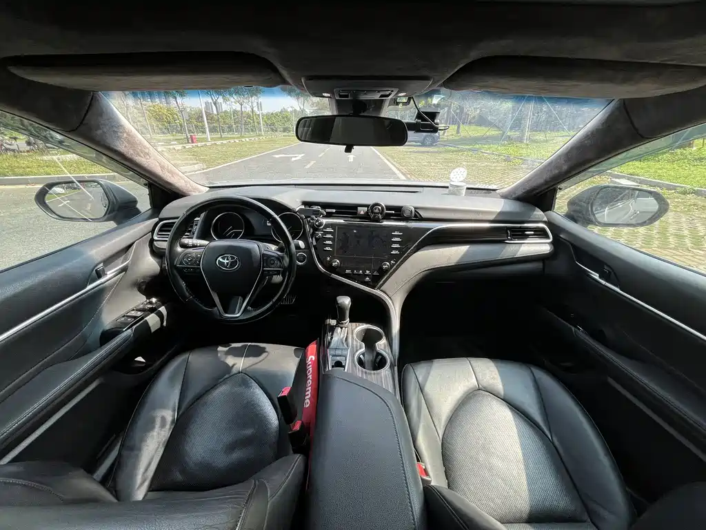 Toyota Camry 2018 — фото 16