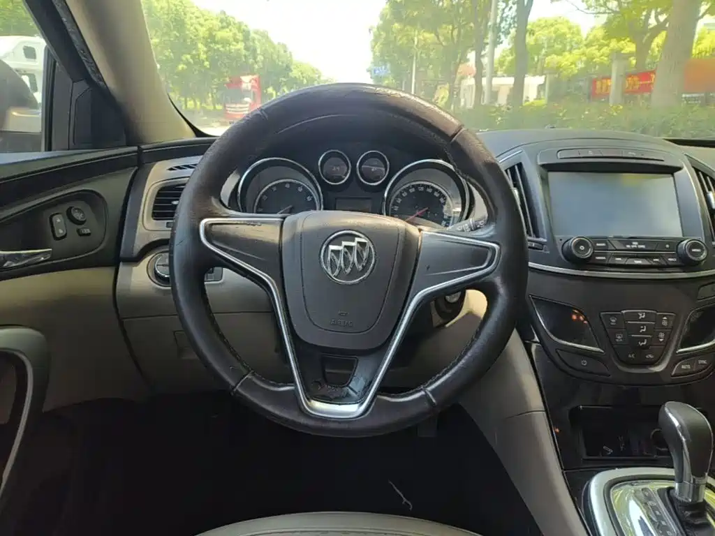 Buick Regal 2015 — фото 11