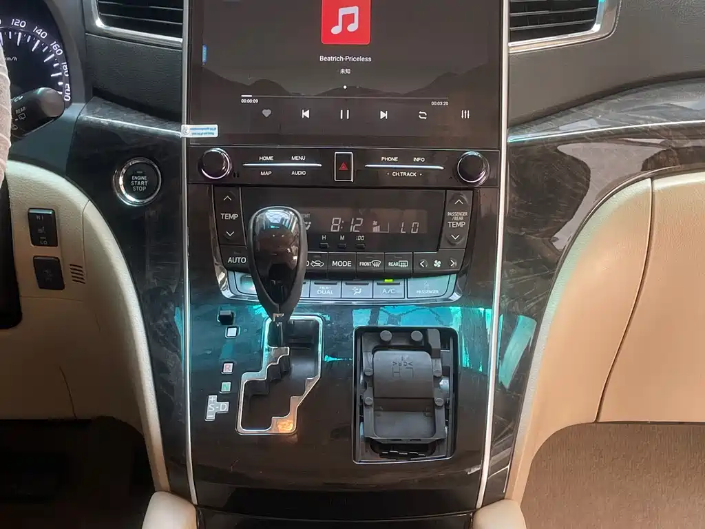 Toyota Alphard 2013 — фото 16