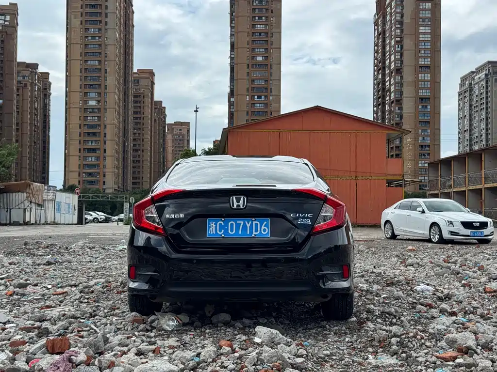 Honda Civic 2018 — фото 10