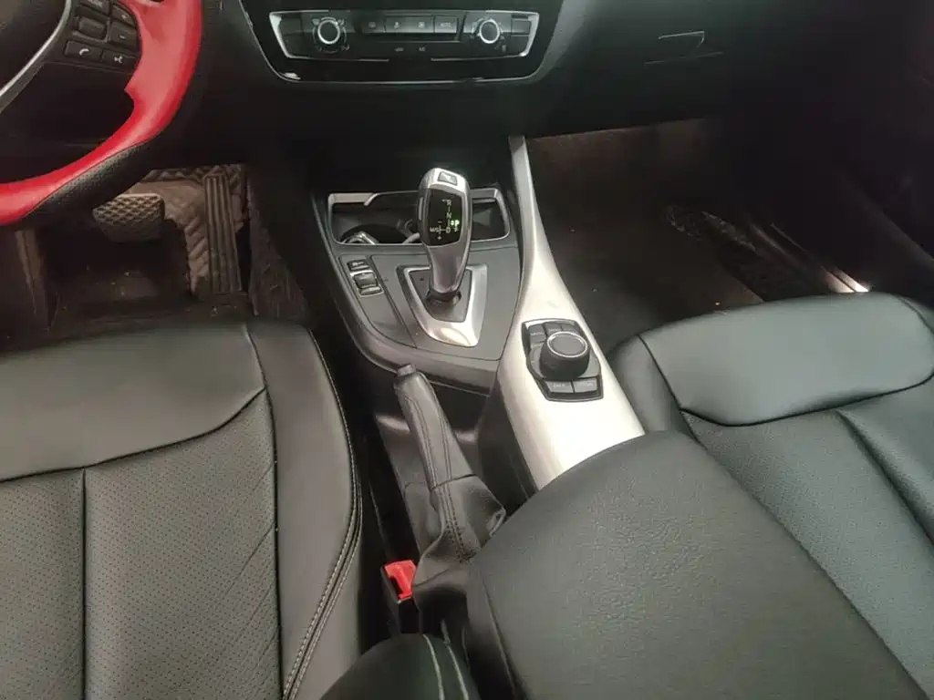 BMW 1 Series 2018 — фото 14