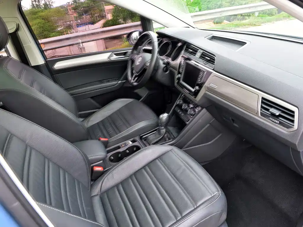 Volkswagen Touran 2019 — фото 11