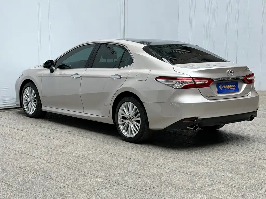 Toyota Camry 2021 — фото 9