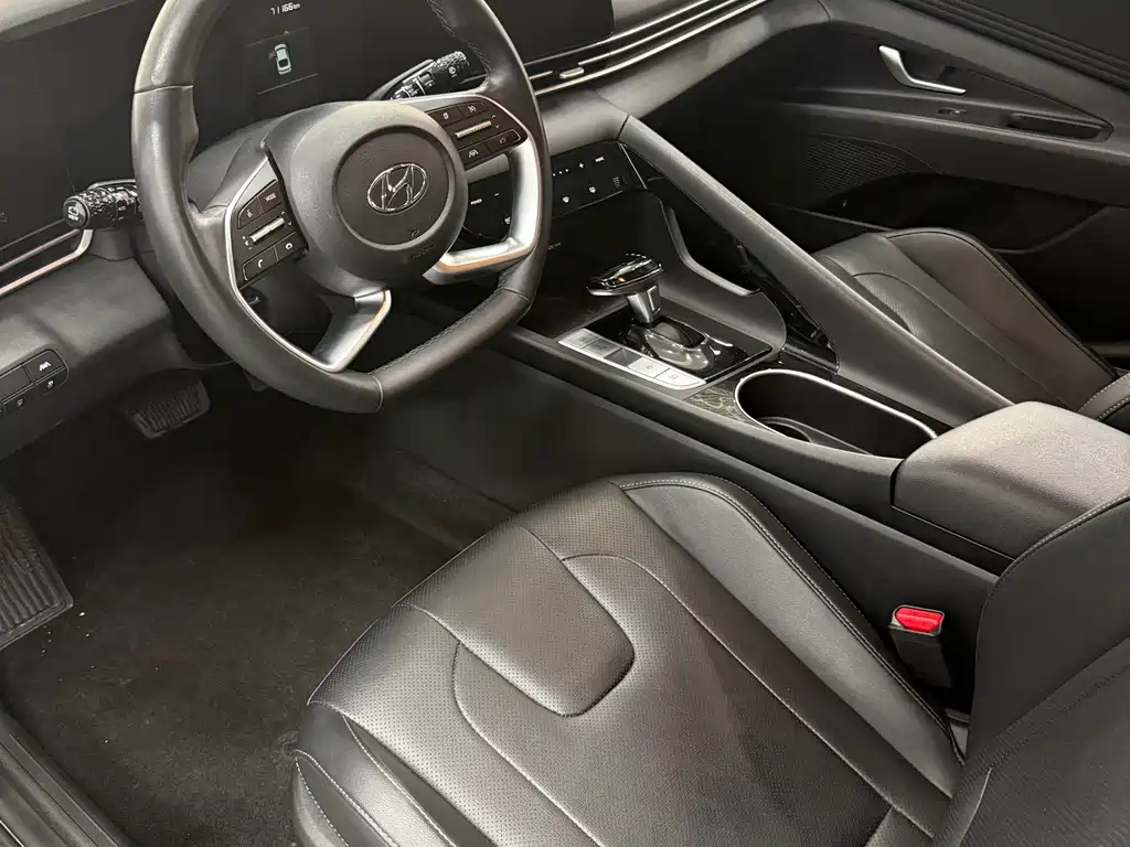 Hyundai Elantra 2022 — фото 13