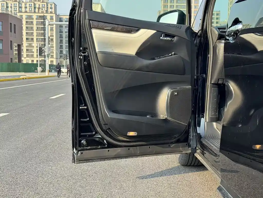 Toyota Vellfire 2022 — фото 9