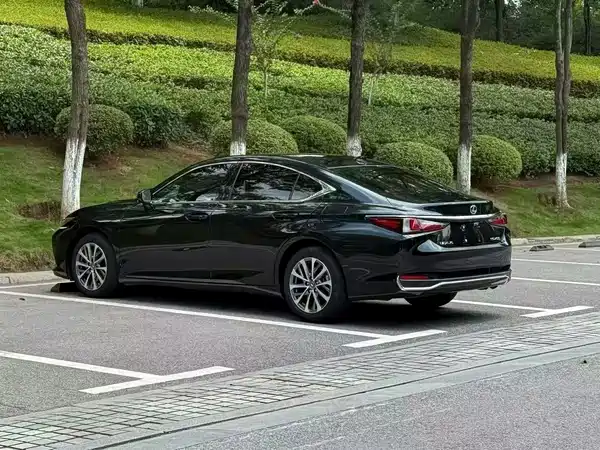 Lexus ES 2024
