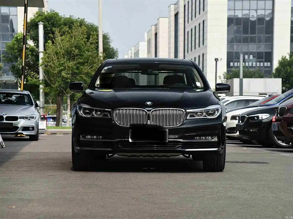 BMW 7 Series 2018 — фото 2