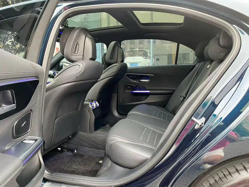 Mercedes-Benz C-Class 2023 — фото 6