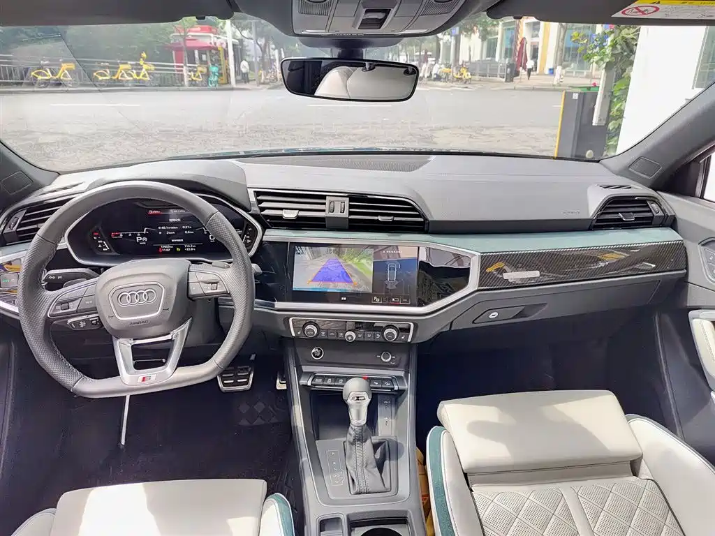 Audi Q3 Sportback 2023 — фото 10