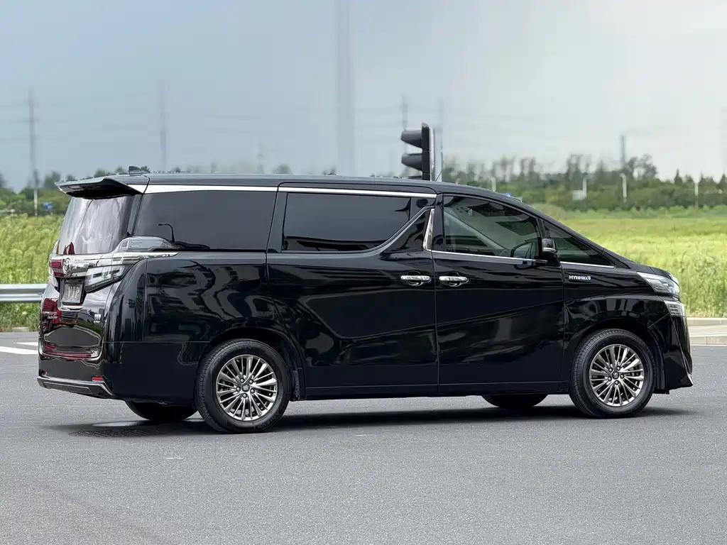 Toyota Vellfire 2022 — фото 17