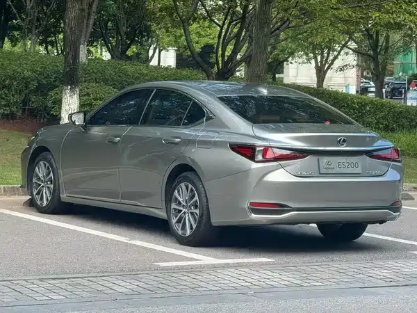 Lexus ES 2024