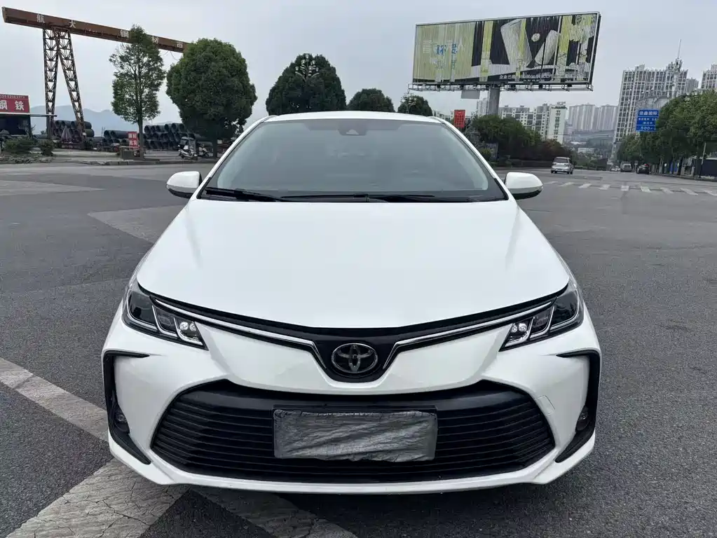 Toyota Corolla 2023 — фото 1