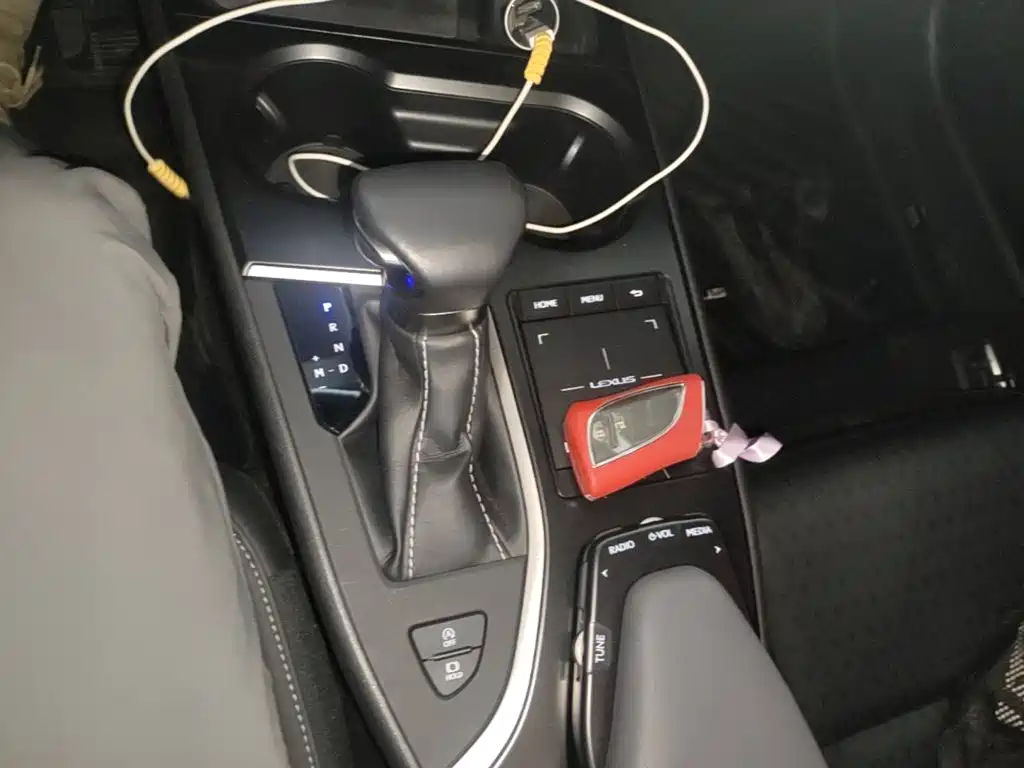 Lexus UX 2021 — фото 14