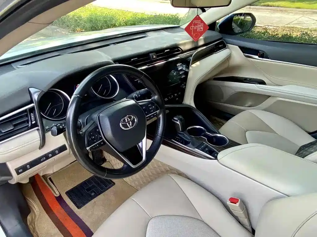 Toyota Camry 2018 — фото 8