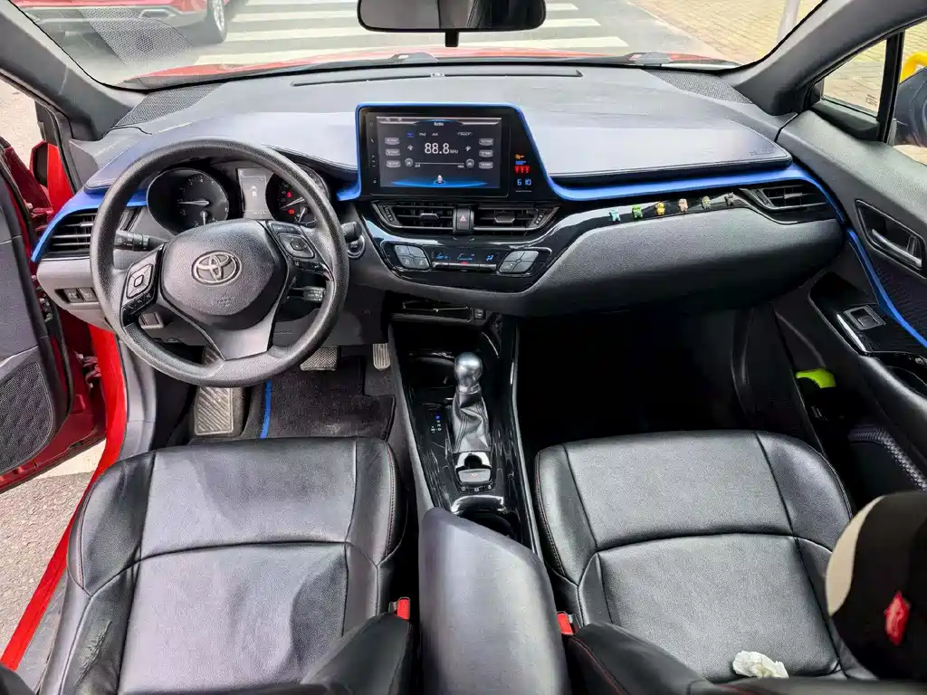 Toyota C-HR 2019 — фото 6