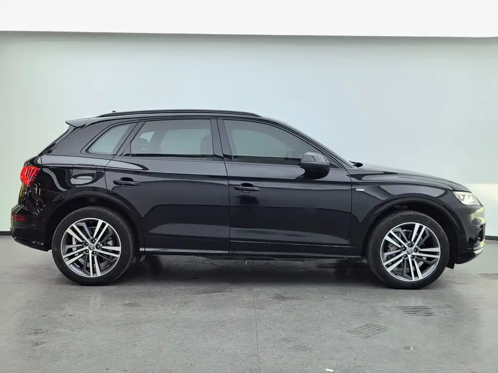 Audi Q5L 2020 — фото 8
