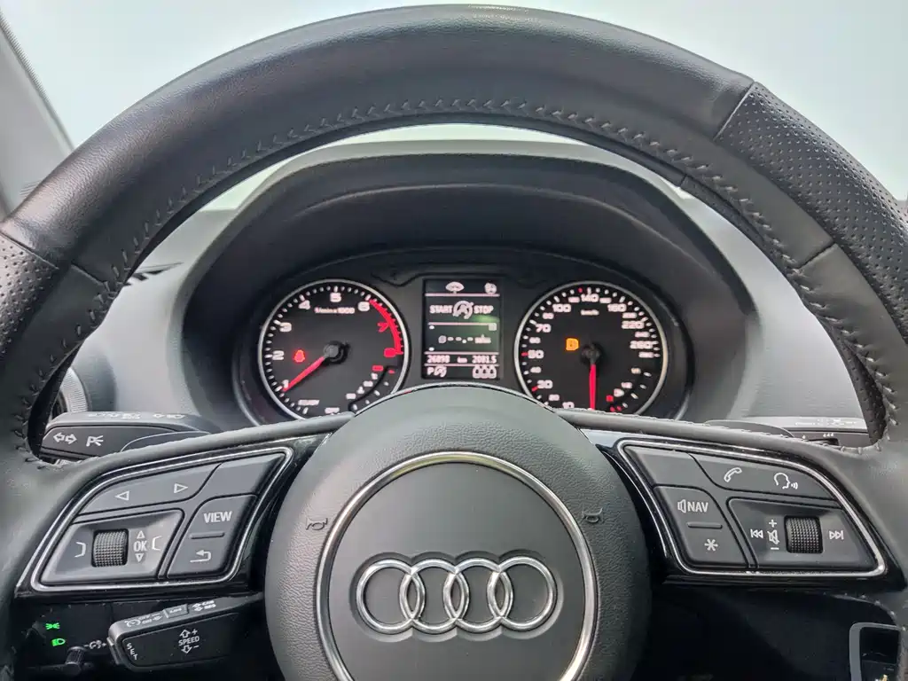Audi Q2L 2022 — фото 12