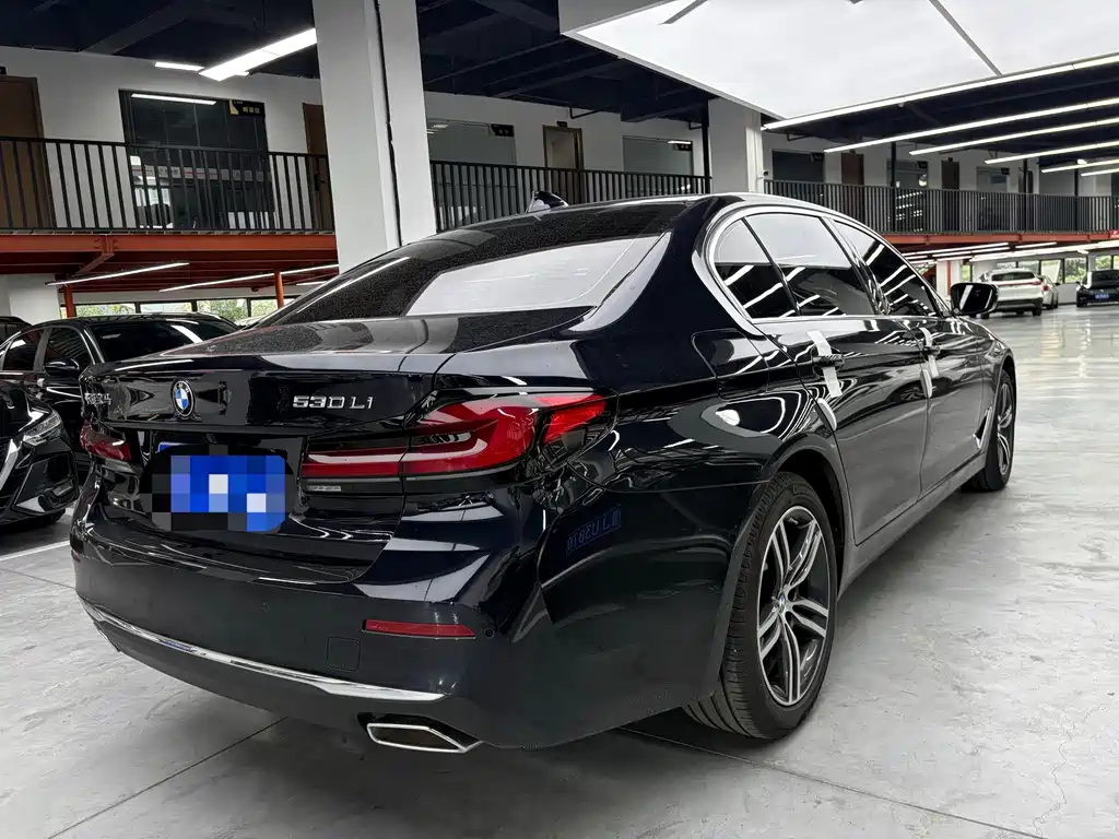 BMW 5 Series 2023 — фото 19