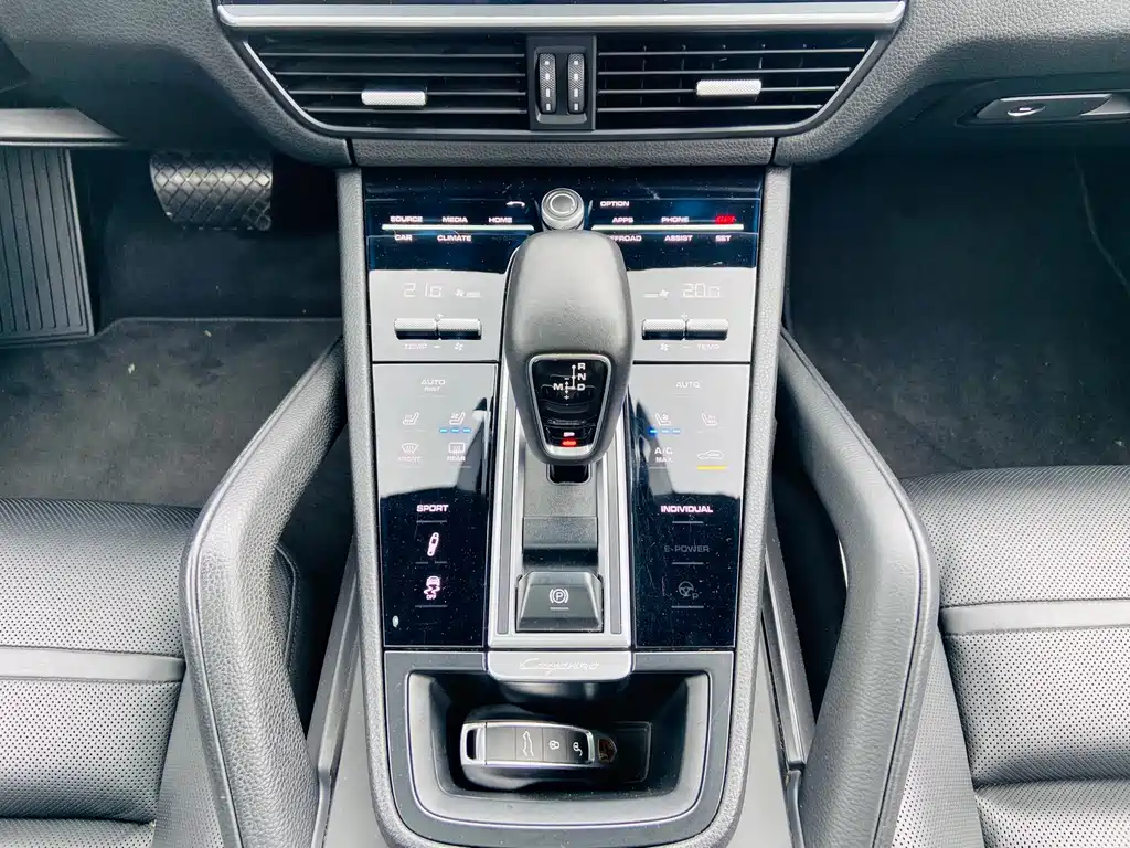Porsche Cayenne 2019 — фото 21