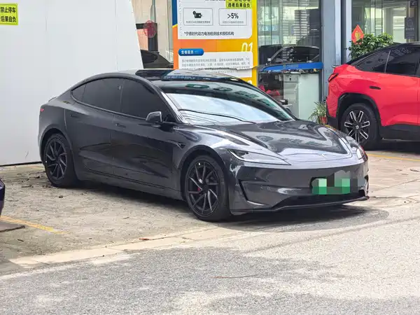 Tesla Model 3 2024
