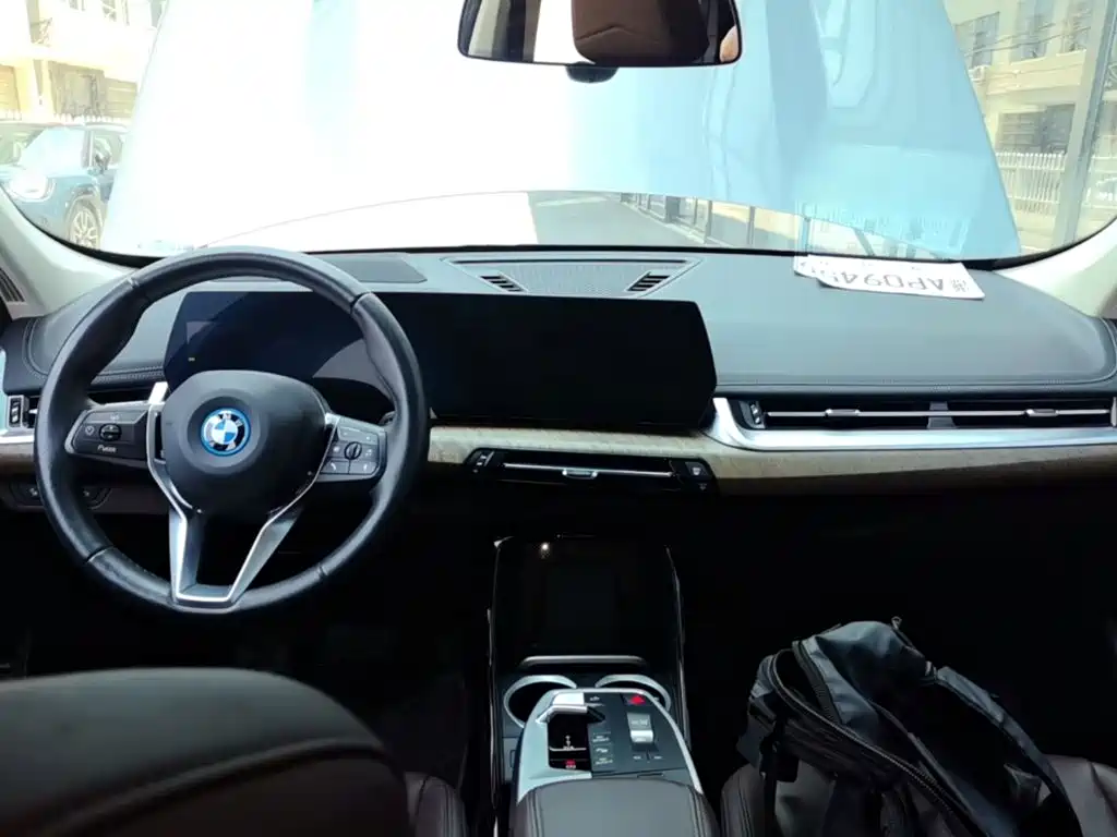 BMW iX1 2023 — фото 16