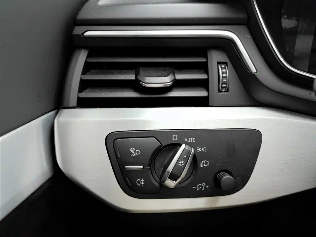 Audi A4L 2022 — фото 9