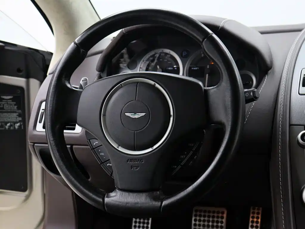 Aston Martin Rapide 2011 — фото 12