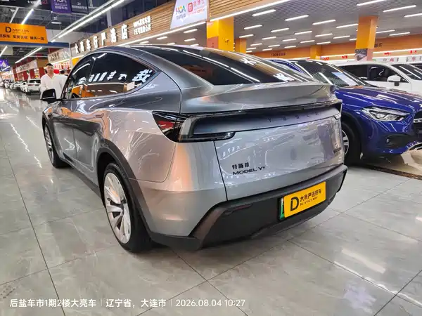 Tesla Model Y 2025