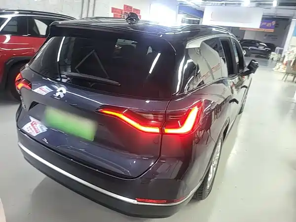 NIO ES8 2021