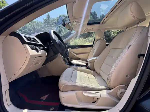 Volkswagen Passat 2011