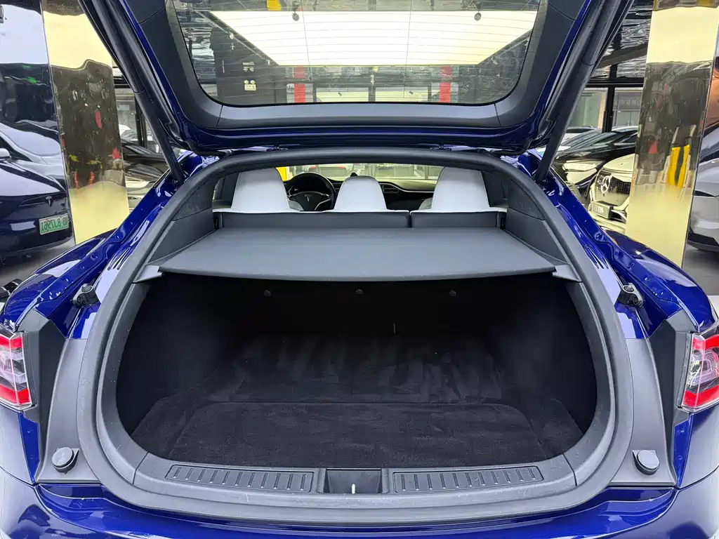 Tesla Model S 2018 — фото 13