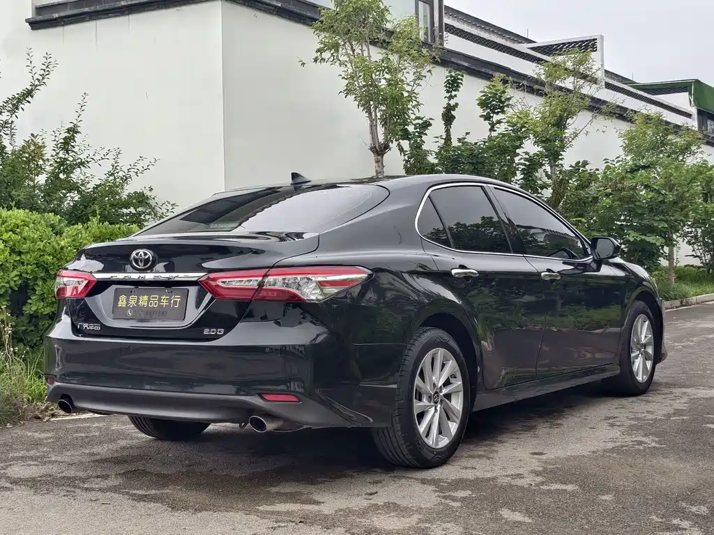Toyota Camry 2023 — фото 13