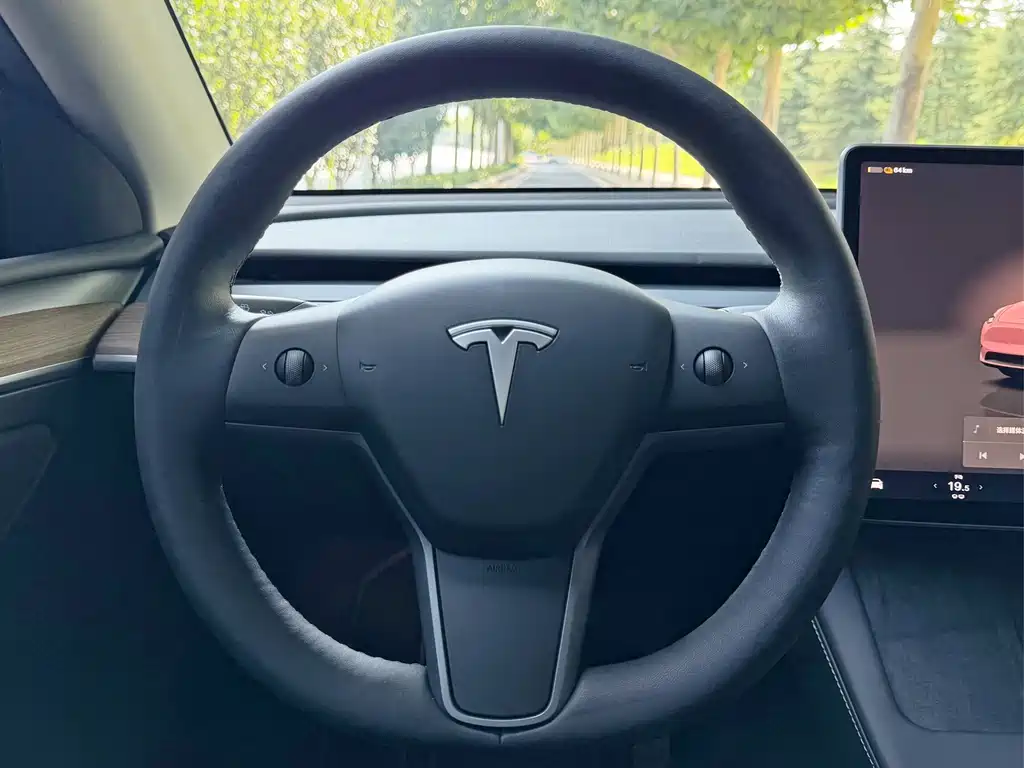 Tesla Model Y 2022 — фото 10
