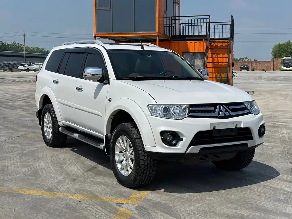 Mitsubishi Pajero Sport 2017 — фото 2