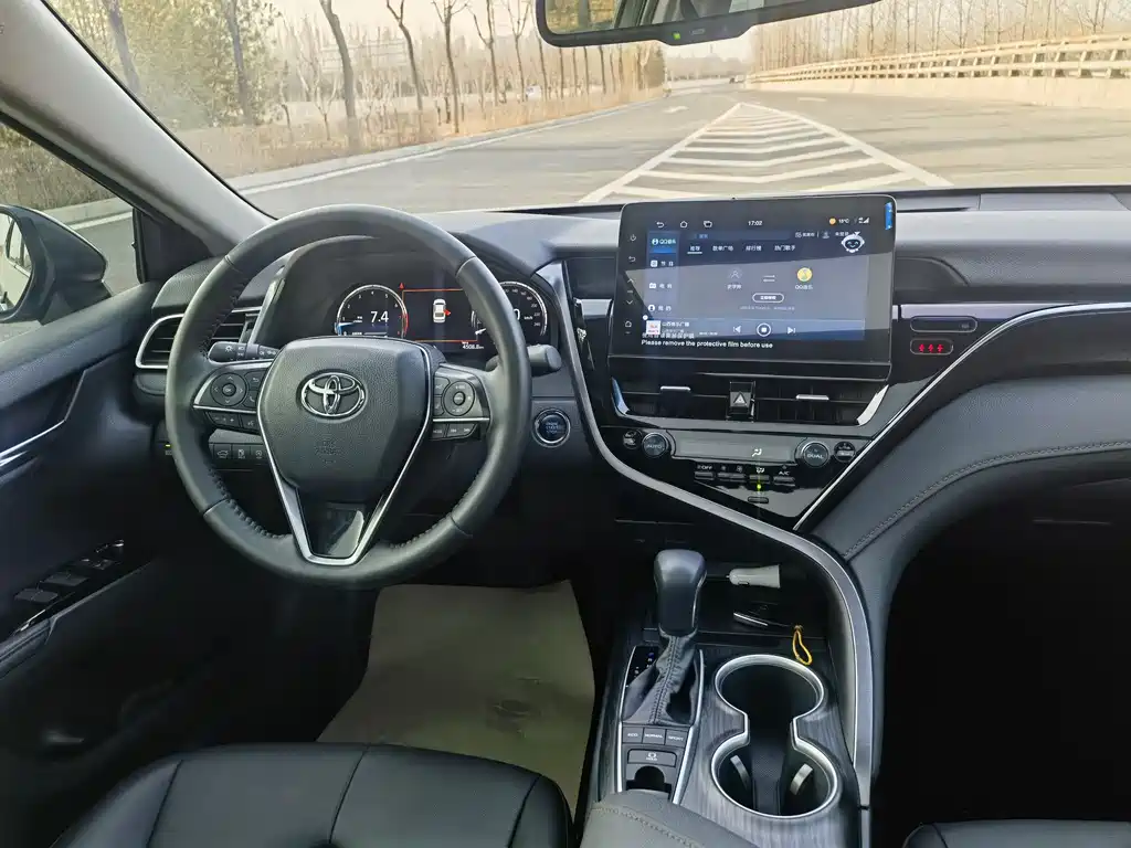 Toyota Camry 2023 — фото 9