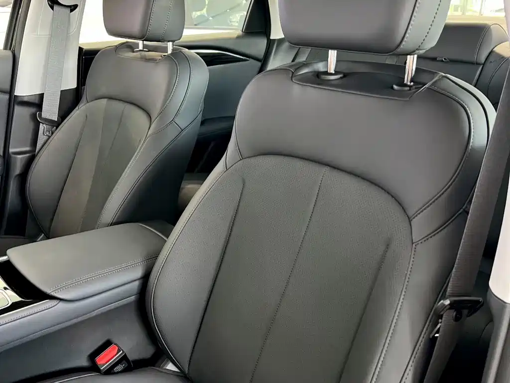 Geely Emgrand 2025
