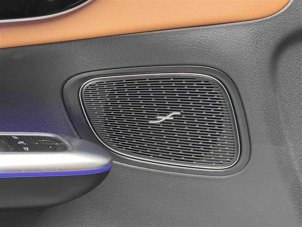 Mercedes-Benz GLC EV 2025 — фото 16