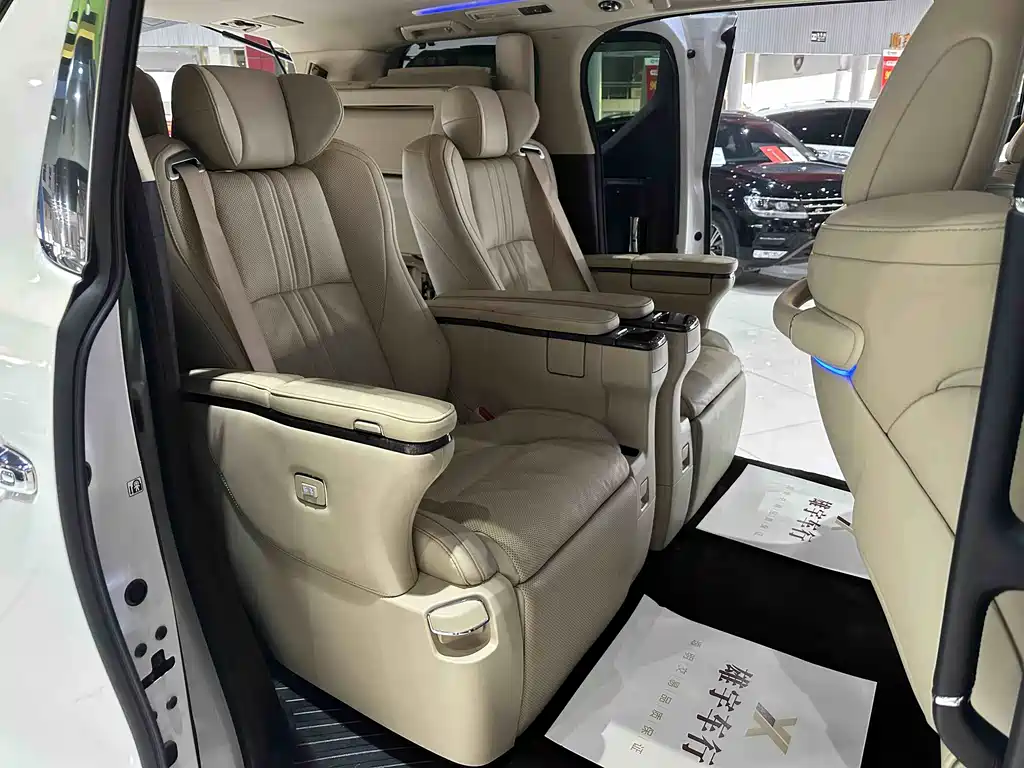 Toyota Vellfire 2023 — фото 11