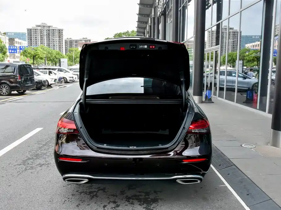 Mercedes-Benz E-Class 2023 — фото 6