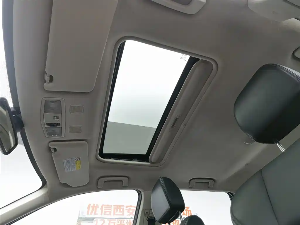 Mitsubishi Outlander 2023 — фото 14