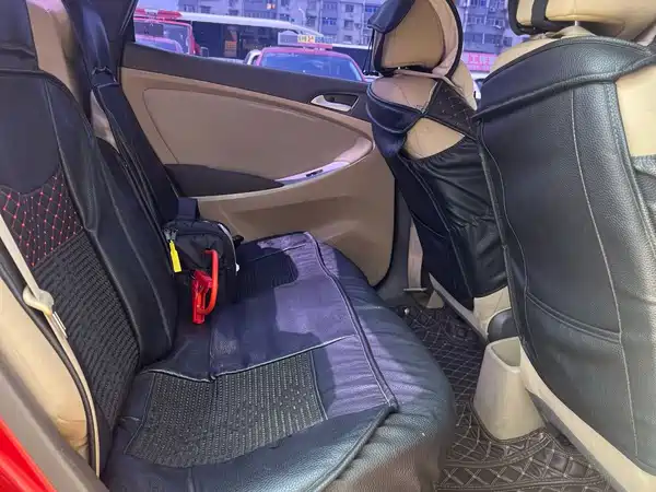 Hyundai Accent 2012