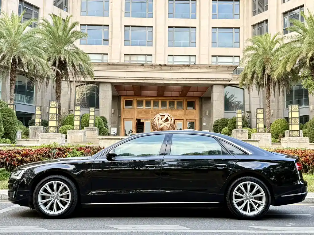 Audi A8 2014 — фото 4
