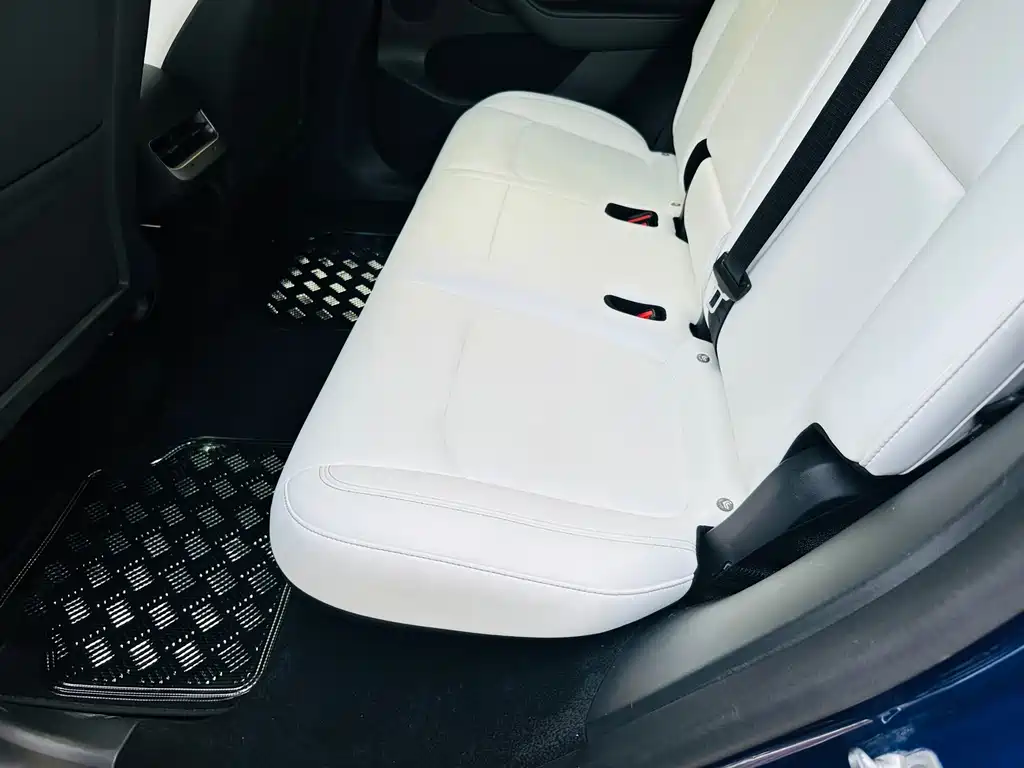 Tesla Model Y 2023 — фото 16