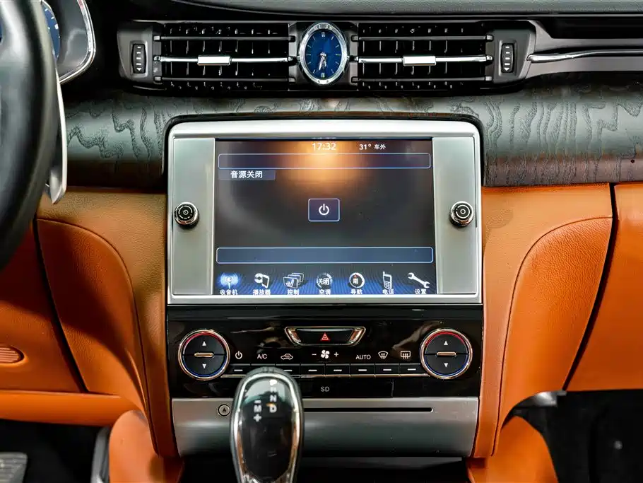 Maserati Quattroporte 2015 — фото 13