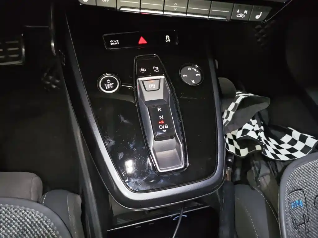 Audi Q4 E-Tron 2023 — фото 10