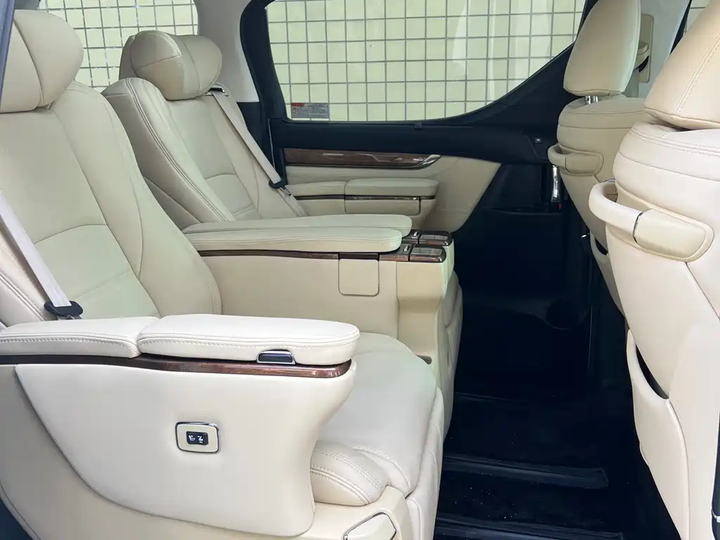 Toyota Alphard 2020 — фото 10