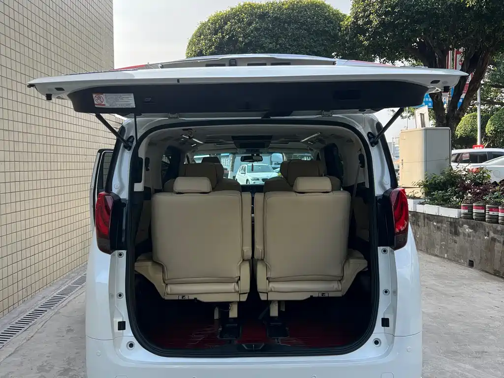 Toyota Alphard 2020 — фото 12