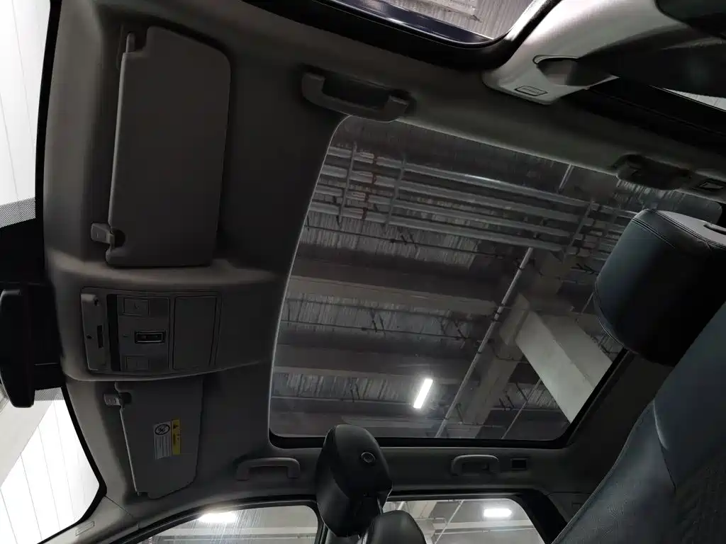 Land Rover Discovery Sport 2017 — фото 14