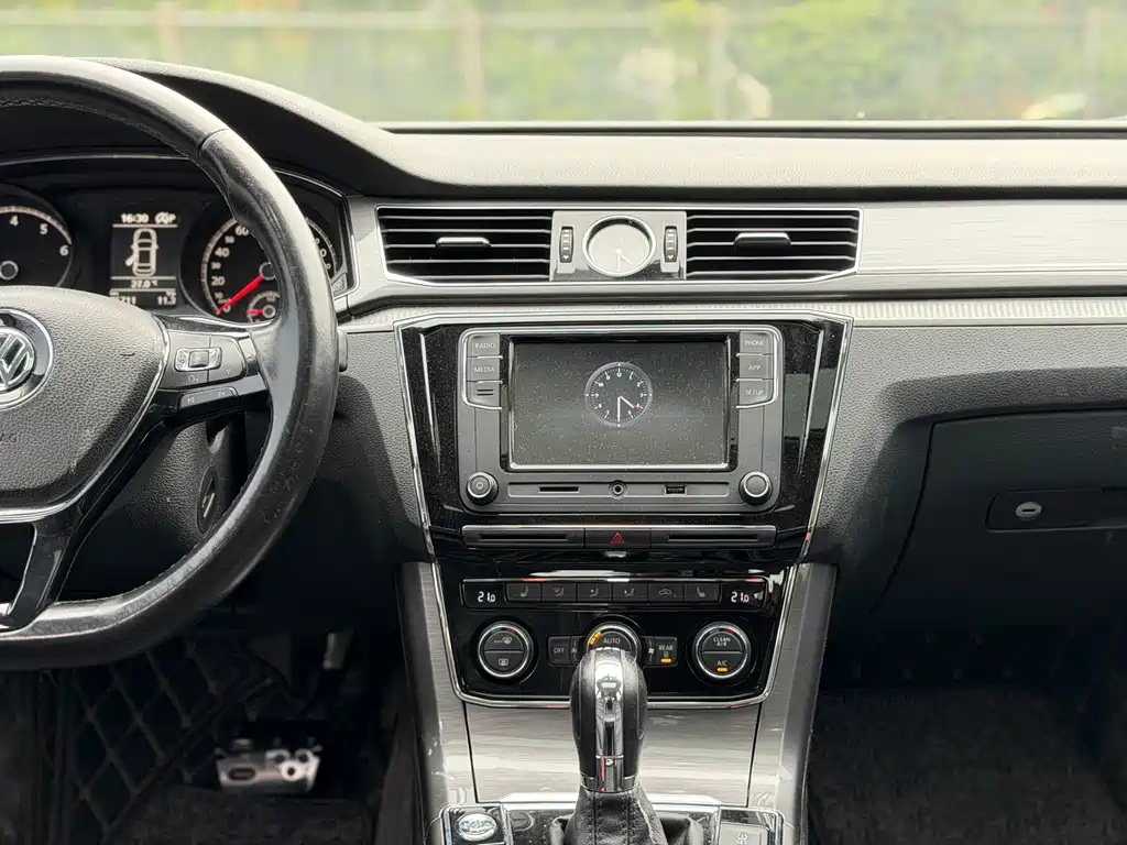 Volkswagen Passat 2018 — фото 13